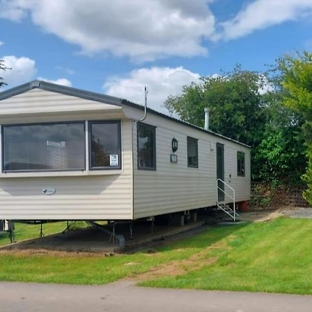 Homely 6 Berth Caravan At Steeple Bay In Essex Ref 36017D Southminster 외부 사진